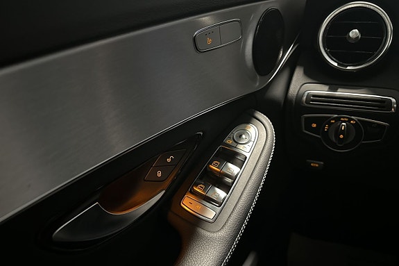 Mercedes-Benz C300 16 of 23