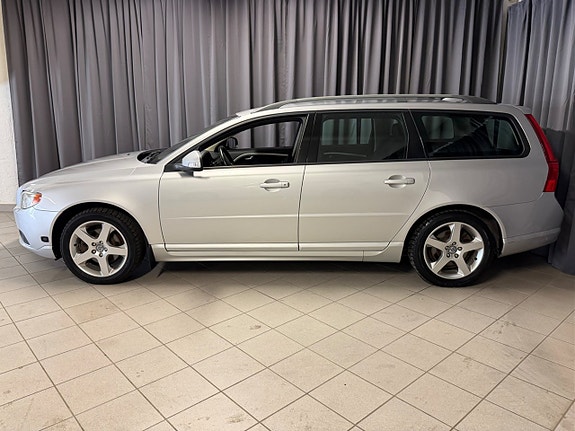 Volvo V70 3 of 27