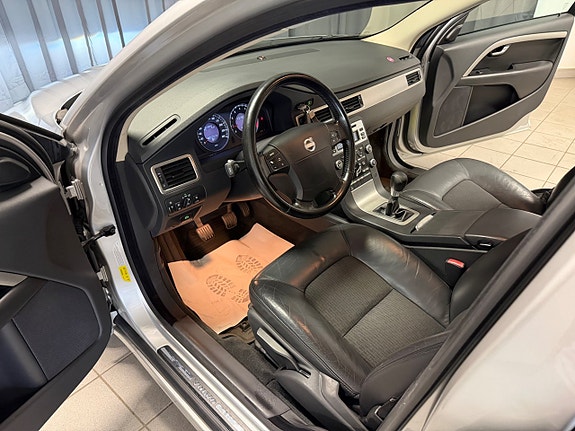 Volvo V70 13 of 27