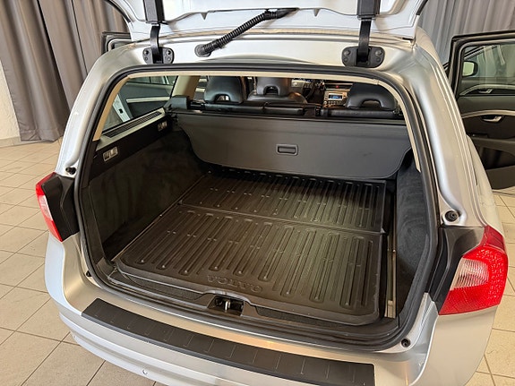 Volvo V70 19 of 27