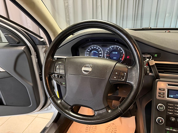 Volvo V70 14 of 27
