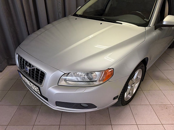 Volvo V70 12 of 27