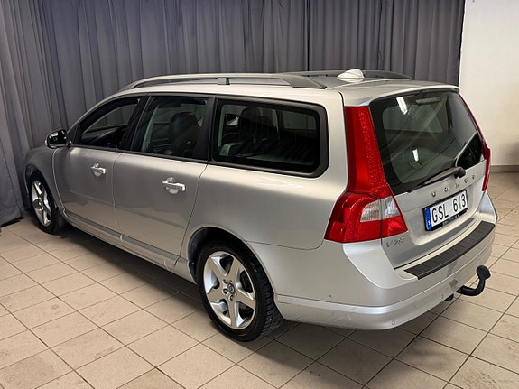 Volvo V70 4 of 27