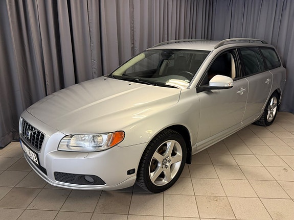 Volvo V70 2 of 27