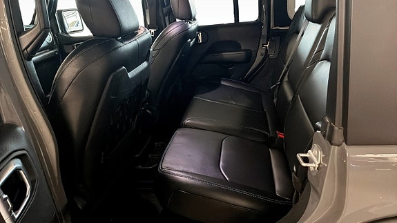 Jeep Wrangler Unlimited 5 of 12