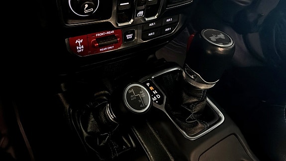Jeep Wrangler Unlimited 12 of 12