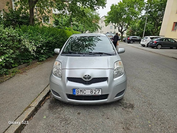 Toyota Yaris 3 of 9