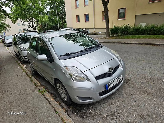 Toyota Yaris 6 of 9