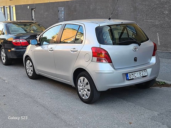 Toyota Yaris 7 of 9