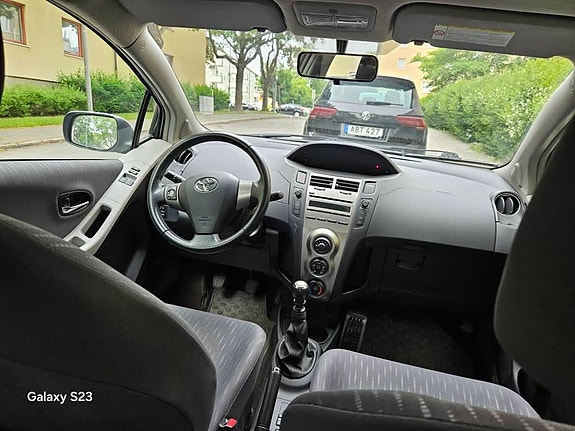 Toyota Yaris 8 of 9