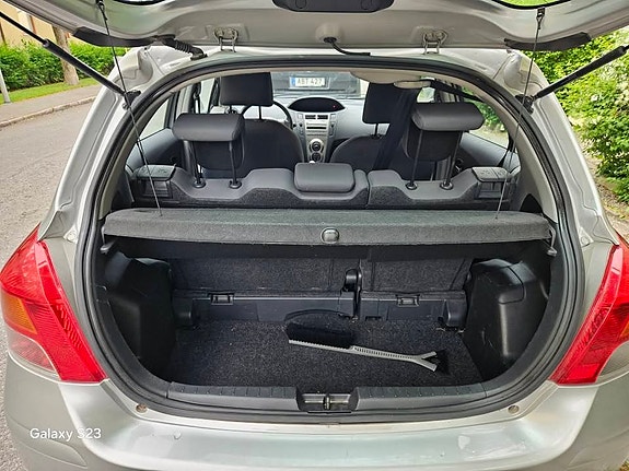 Toyota Yaris 4 of 9