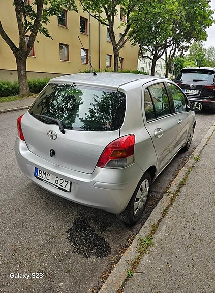 Toyota Yaris 5 of 9