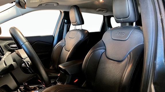 Jeep Cherokee 8 of 12