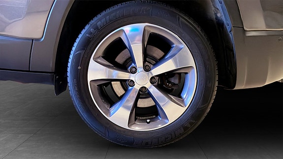 Jeep Cherokee 6 of 12