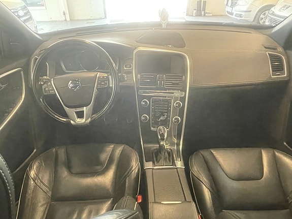Volvo XC60 9 of 14