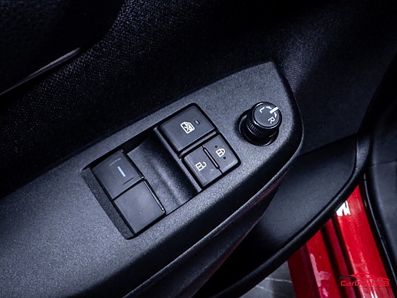 Toyota Yaris 25 of 25