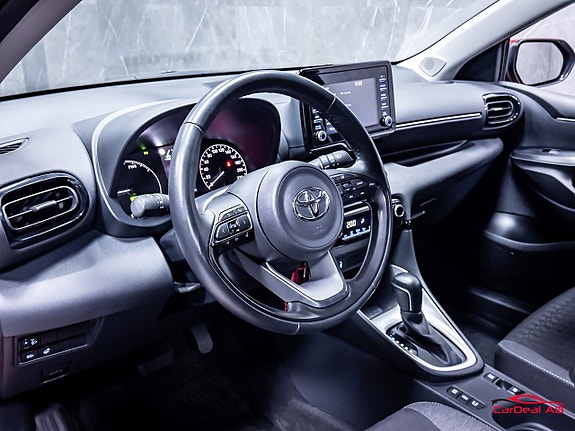 Toyota Yaris 12 of 25