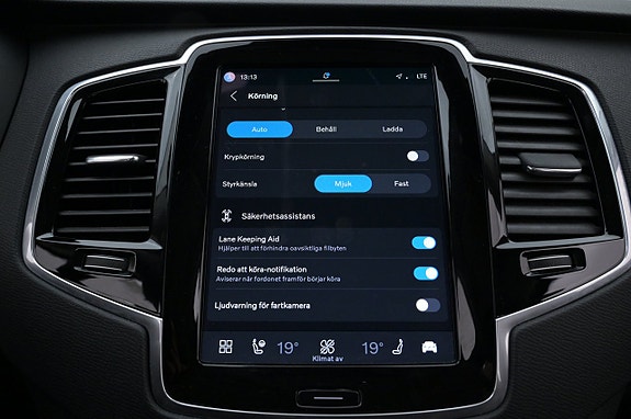 Volvo XC90 16 of 27