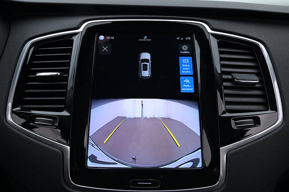 Volvo XC90 10 of 27