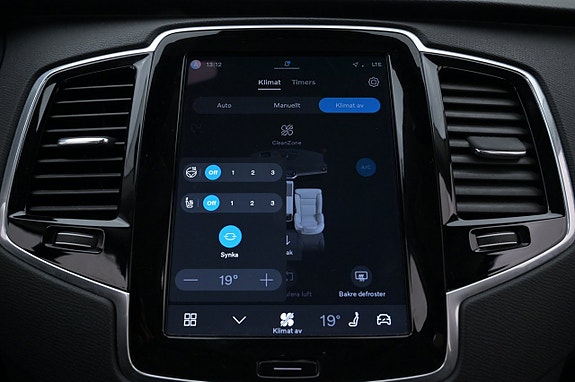 Volvo XC90 13 of 27