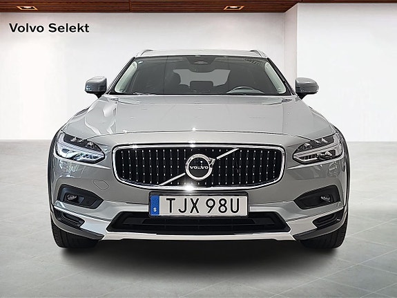 Volvo V90 Cross Country 8 of 14