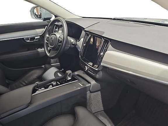 Volvo V90 Cross Country 4 of 14