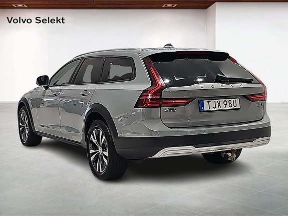Volvo V90 Cross Country 2 of 14