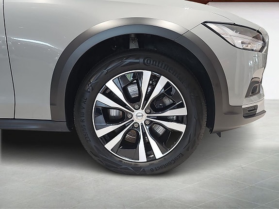 Volvo V90 Cross Country 9 of 14