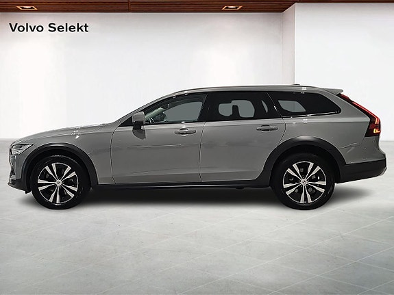 Volvo V90 Cross Country 3 of 14