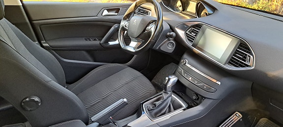 Peugeot 308 SW 6 of 7