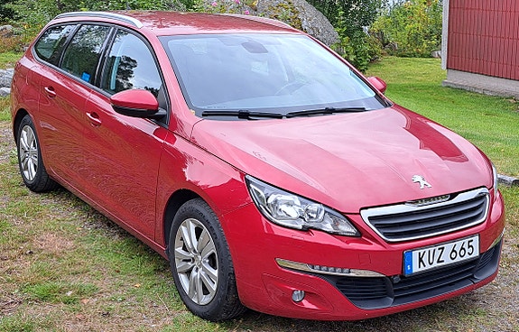 Peugeot 308 SW 2 of 7