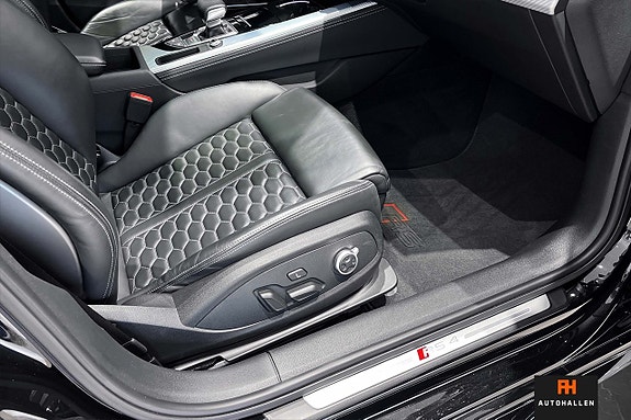 Audi RS4 25 of 26