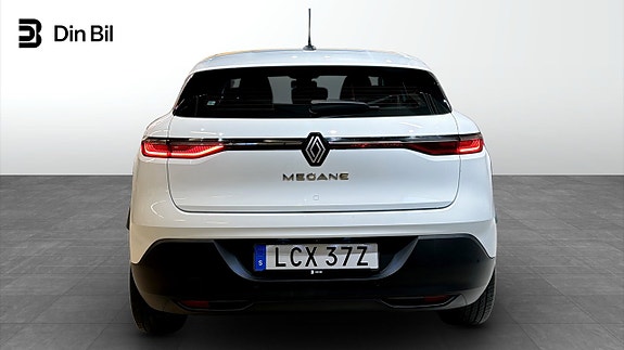 Renault Megane E-Tech 5 of 18