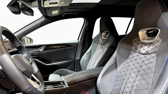 Volkswagen Passat 8 of 23