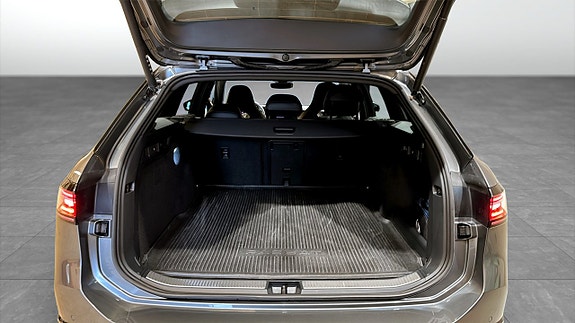 Volkswagen Passat 13 of 23