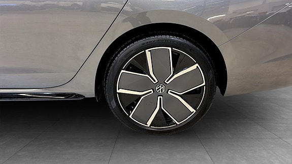 Volkswagen Passat 6 of 23