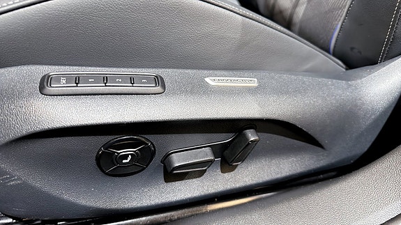 Volkswagen Passat 18 of 23