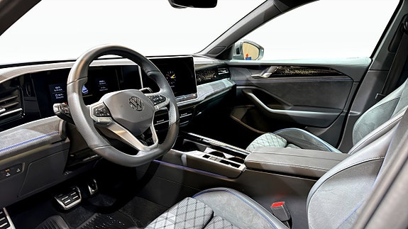 Volkswagen Passat 7 of 23