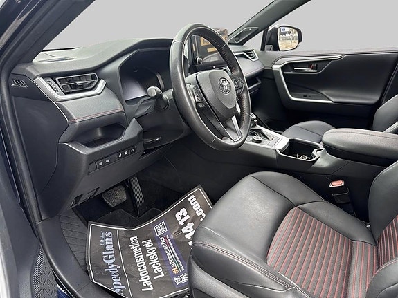 Toyota RAV4 14 of 17