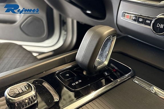 Volvo XC60 8 of 17