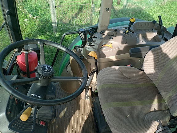 John Deere 5090M 2 of 4