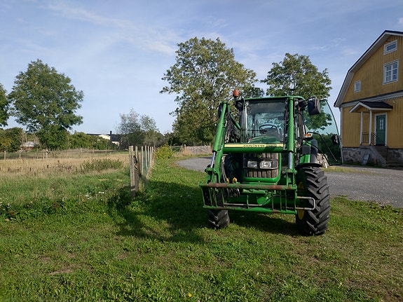 John Deere 5090M 3 of 4