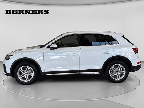 Audi Q5 2 of 14