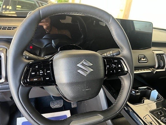 Suzuki eVitara 6 of 8