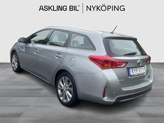 Toyota Auris 2 of 11