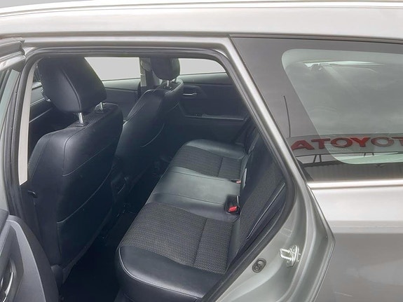 Toyota Auris 7 of 11