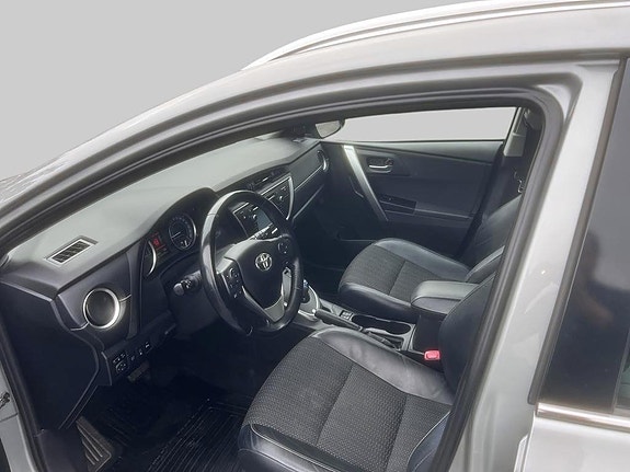 Toyota Auris 6 of 11