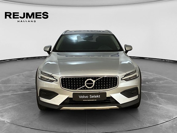 Volvo V60 Cross Country 9 of 15