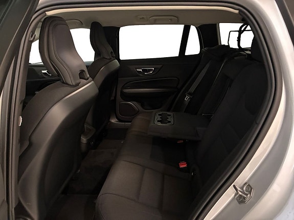 Volvo V60 Cross Country 7 of 15