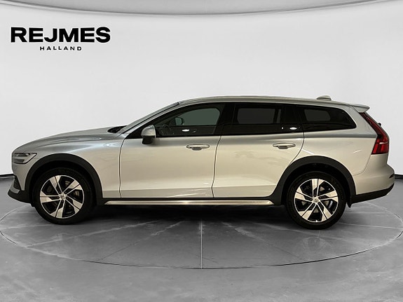 Volvo V60 Cross Country 3 of 15